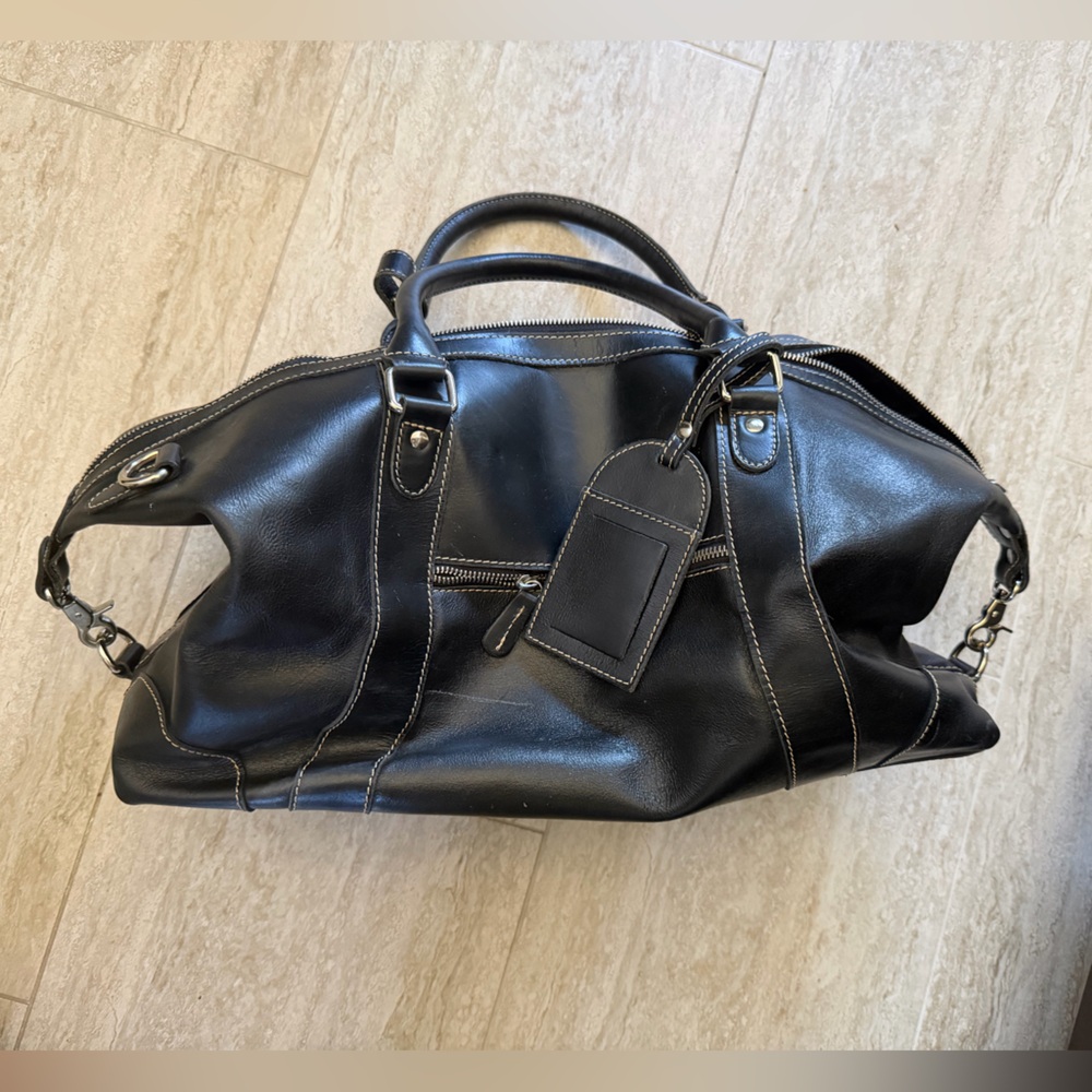 Viosi black leather weekender bag